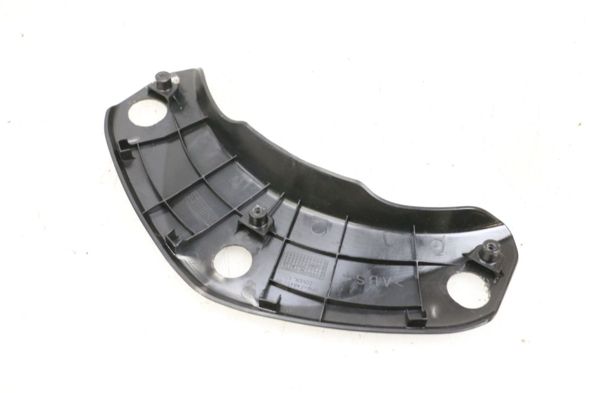 photo de Złącze górnej tylnej owiewki YAMAHA NEO'S CORE 1 (2022 - 2026) - Zoom stanu zużycia