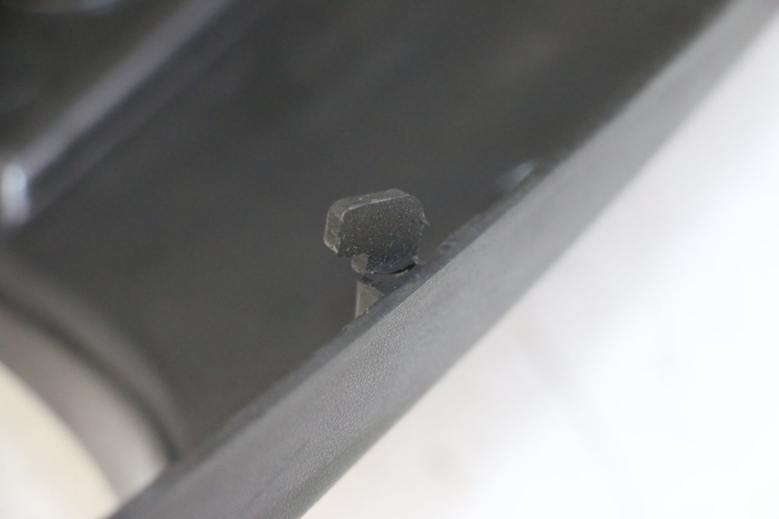 photo de Złącze górnej tylnej owiewki KYMCO LIKE 4T 50 (2019 - 2025) - Zoom stanu zużycia