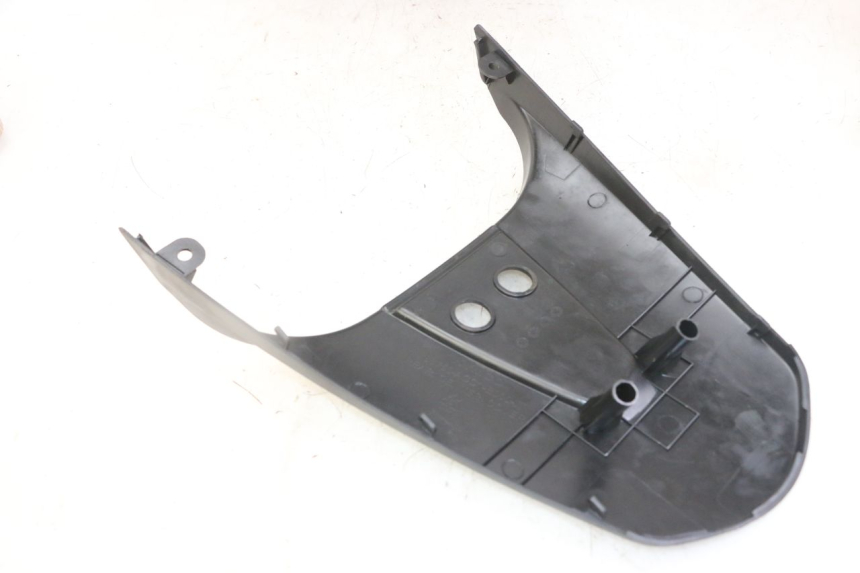 photo de Złącze górnej tylnej owiewki KYMCO LIKE 4T 50 (2019 - 2025) - Zbliżenie techniczne