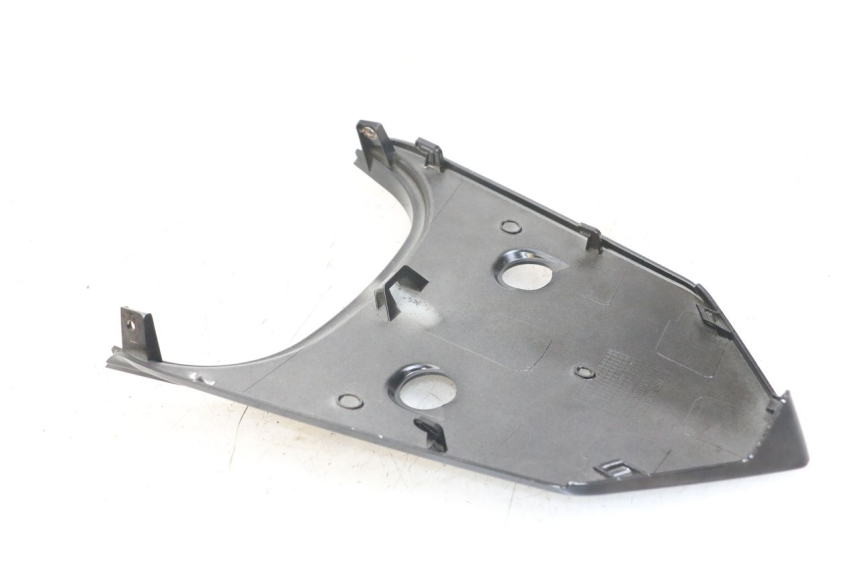 photo de Złącze górnej tylnej owiewki SYM ORBIT III 3 4T 50 (2018 - 2021) - Inny kąt widzenia