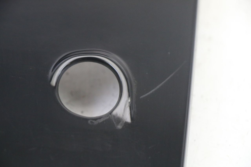 photo de Złącze górnej tylnej owiewki SYM ORBIT III 3 4T 50 (2021 - 2025) - Inny kąt widzenia