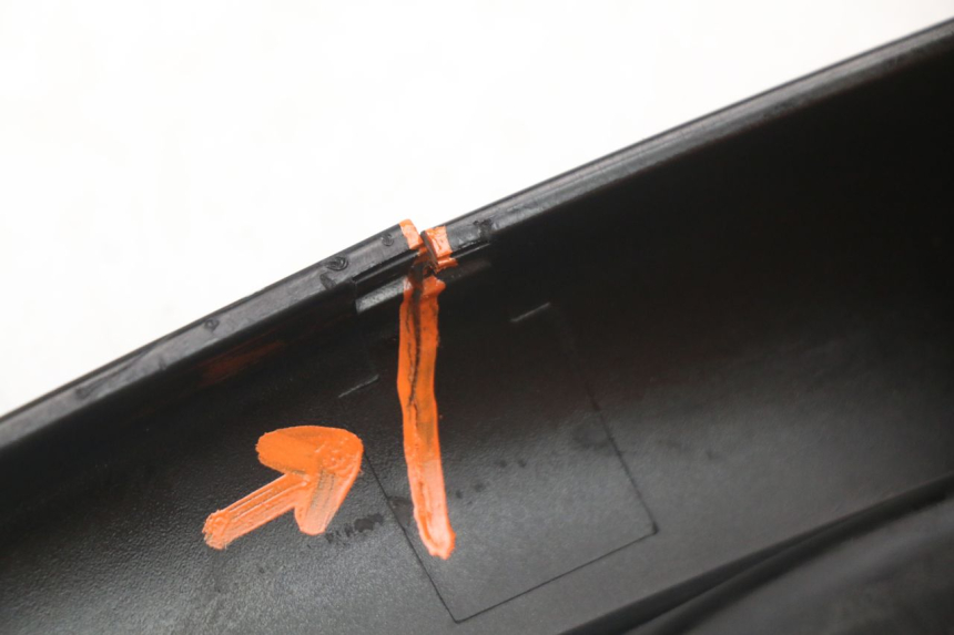 photo de Złącze górnej tylnej owiewki HONDA PCX (JF28) 125 (2009 - 2011) - Oznaczenia i referencje