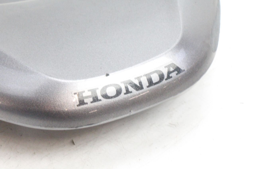 photo de Złącze górnej tylnej owiewki HONDA PCX (JF28) 125 (2009 - 2011) - Szczegół części