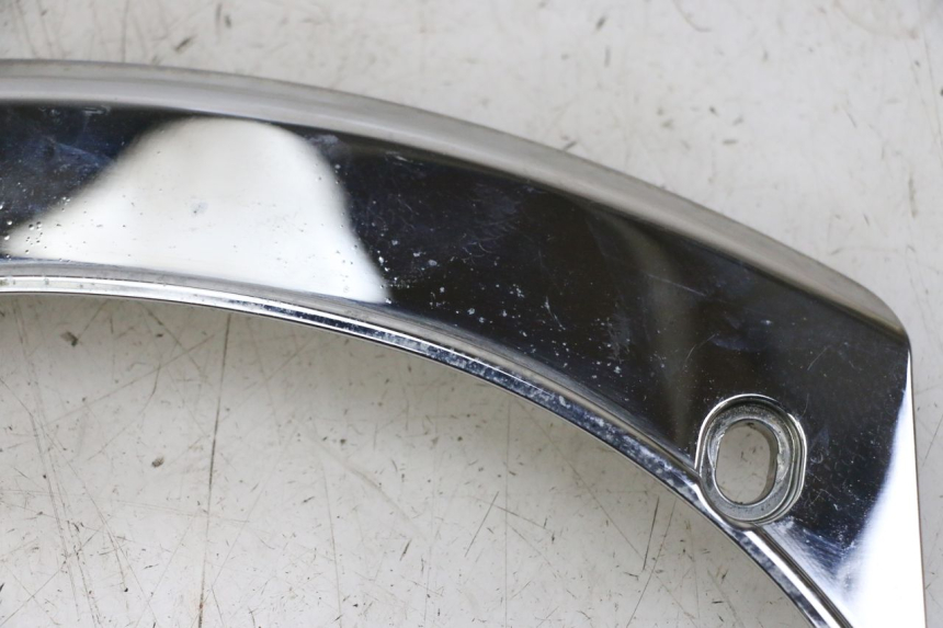 photo de Złącze górnej tylnej owiewki PEUGEOT SATELIS 125 (2013 - 2018) - Szczegół części