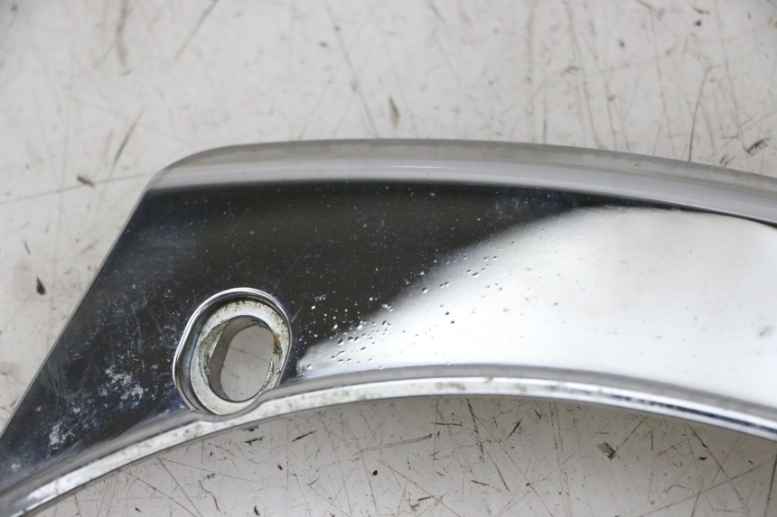 photo de Złącze górnej tylnej owiewki PEUGEOT SATELIS 125 (2013 - 2018) - Zoom stanu zużycia