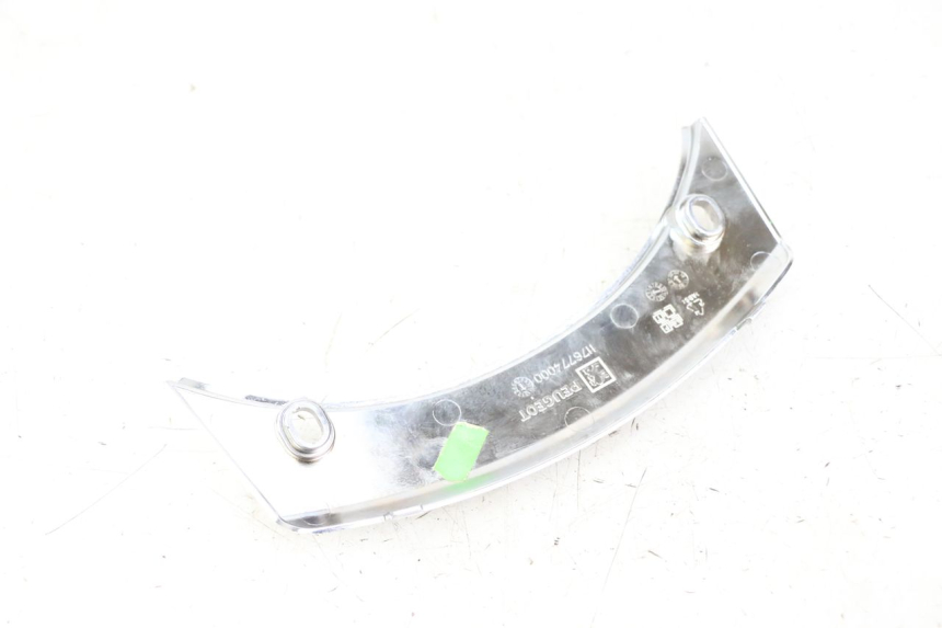 photo de Złącze górnej tylnej owiewki PEUGEOT SATELIS 125 (2013 - 2018) - Widok ogólny