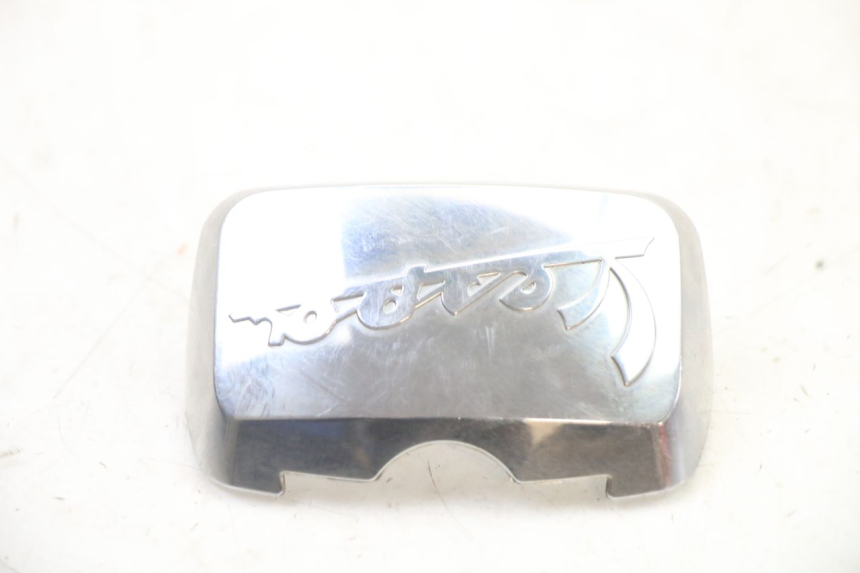 photo de Złącze górnej tylnej owiewki PIAGGIO VESPA S 2T 50 (2007 - 2014) - Szczegół części