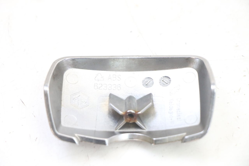 photo de Złącze górnej tylnej owiewki PIAGGIO VESPA S 2T 50 (2007 - 2014) - Inny kąt widzenia