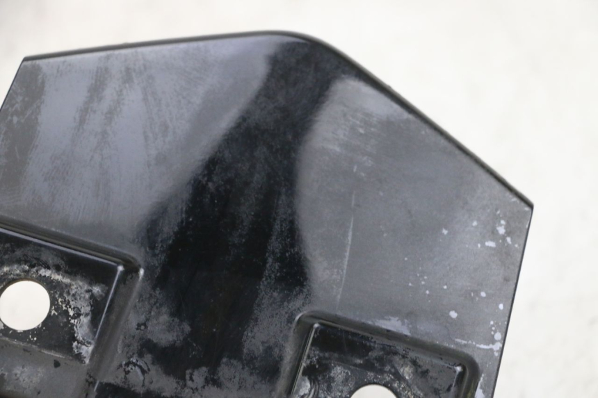 photo de Złącze górnej tylnej owiewki DAELIM S1 125 (2007 - 2016) - Szczegół części