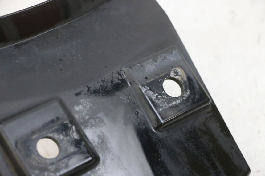 photo de Złącze górnej tylnej owiewki DAELIM S1 125 (2007 - 2016) - Zoom stanu zużycia