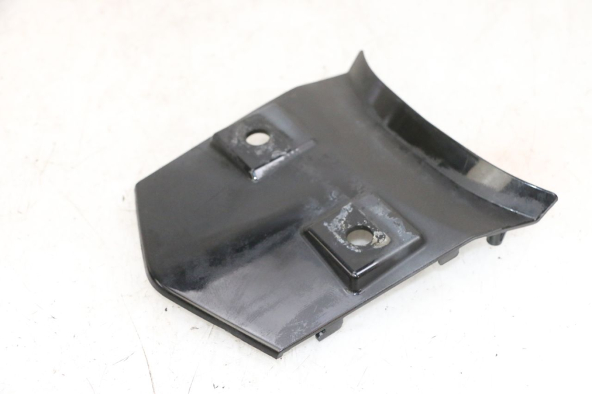 photo de Złącze górnej tylnej owiewki DAELIM S1 125 (2007 - 2016) - Zbliżenie techniczne