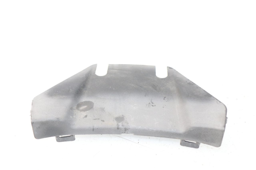 photo de Złącze górnej tylnej owiewki DAELIM S3 125 (2010 - 2017) - Inny kąt widzenia