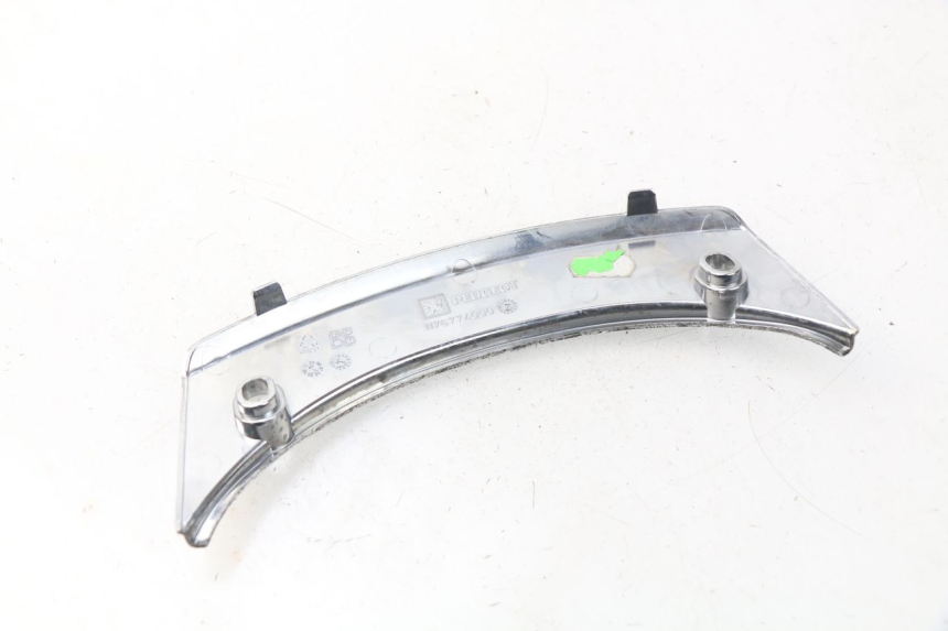 photo de Złącze górnej tylnej owiewki PEUGEOT SATELIS 300 (2012 - 2015) - Zoom stanu zużycia