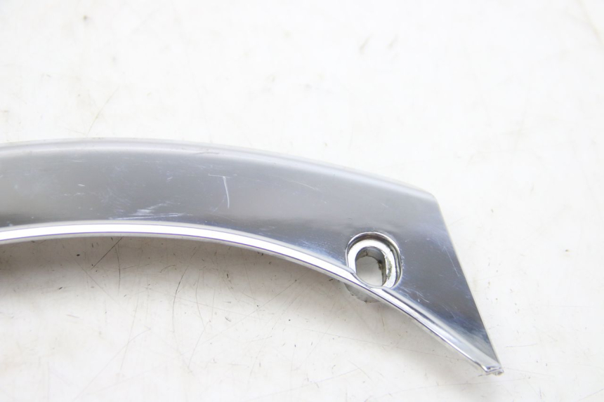 photo de Złącze górnej tylnej owiewki PEUGEOT SATELIS 125 (2006 - 2009) - Zbliżenie techniczne