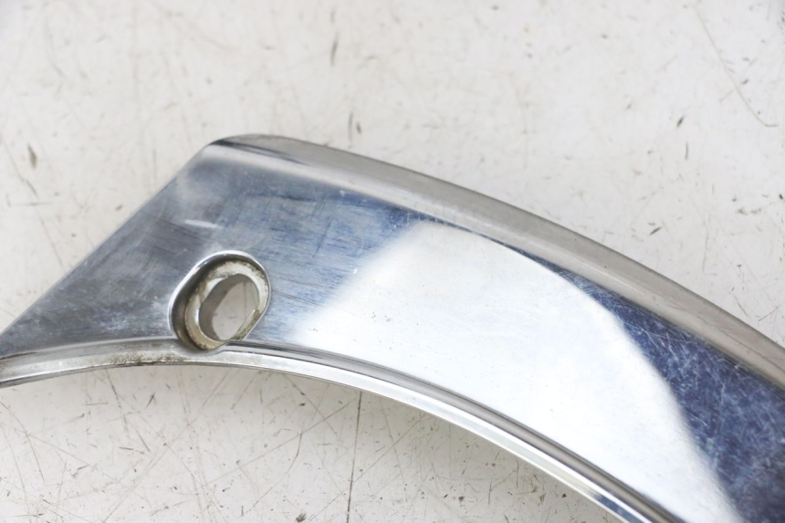 photo de Złącze górnej tylnej owiewki PEUGEOT SATELIS 125 (2013 - 2018) - Inny kąt widzenia