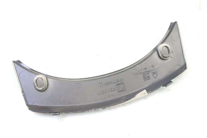 photo de Złącze górnej tylnej owiewki PEUGEOT SATELIS 125 (2013 - 2018) - Widok ogólny