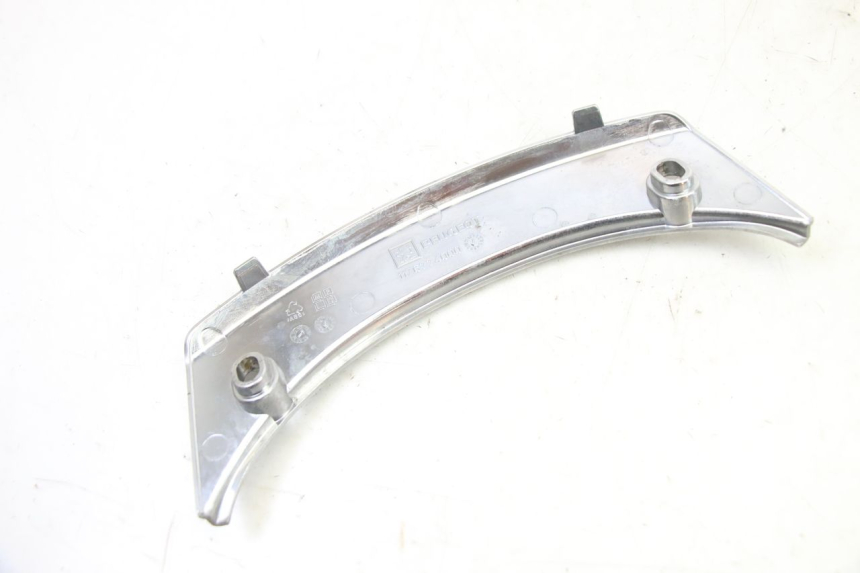 photo de Złącze górnej tylnej owiewki PEUGEOT SATELIS 250 (2006 - 2012) - Inny kąt widzenia