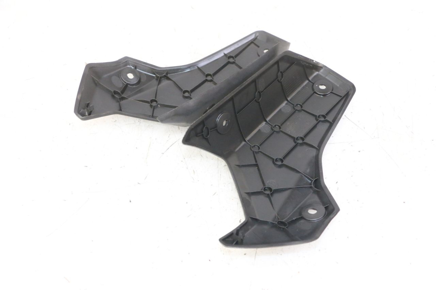 photo de Złącze górnej tylnej owiewki PEUGEOT STREETZONE I 2T 50 (2018 - 2020) - Szczegół części