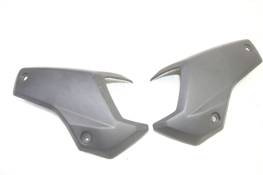 photo de Złącze górnej tylnej owiewki PEUGEOT STREETZONE I 2T 50 (2018 - 2020) - Inny kąt widzenia