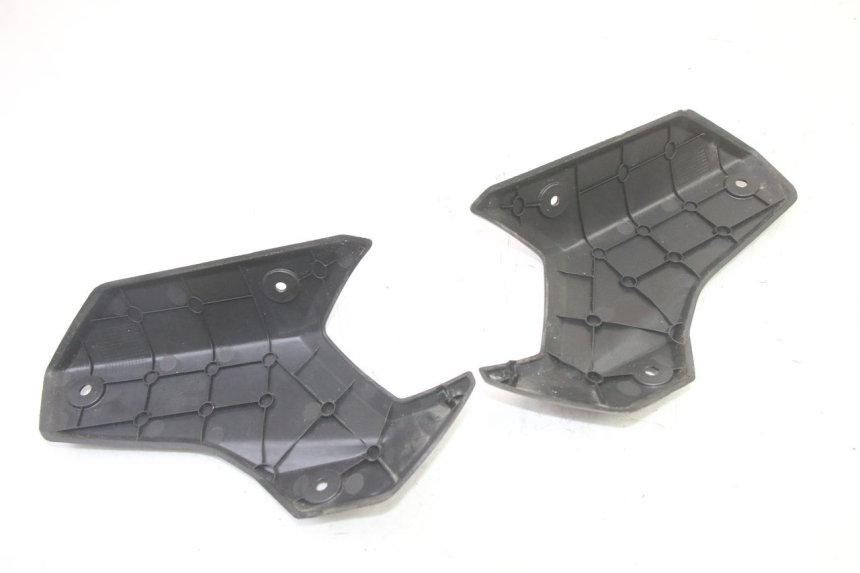 photo de Złącze górnej tylnej owiewki PEUGEOT STREETZONE I 2T 50 (2018 - 2020) - Zbliżenie techniczne