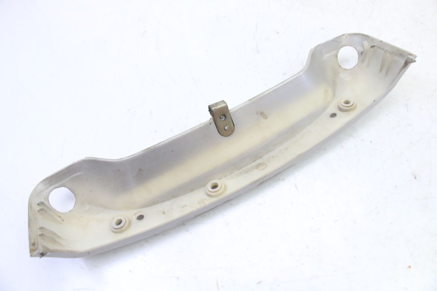 photo de Złącze górnej tylnej owiewki PIAGGIO SUPER LX 125 (2000 - 2003) - Zbliżenie techniczne