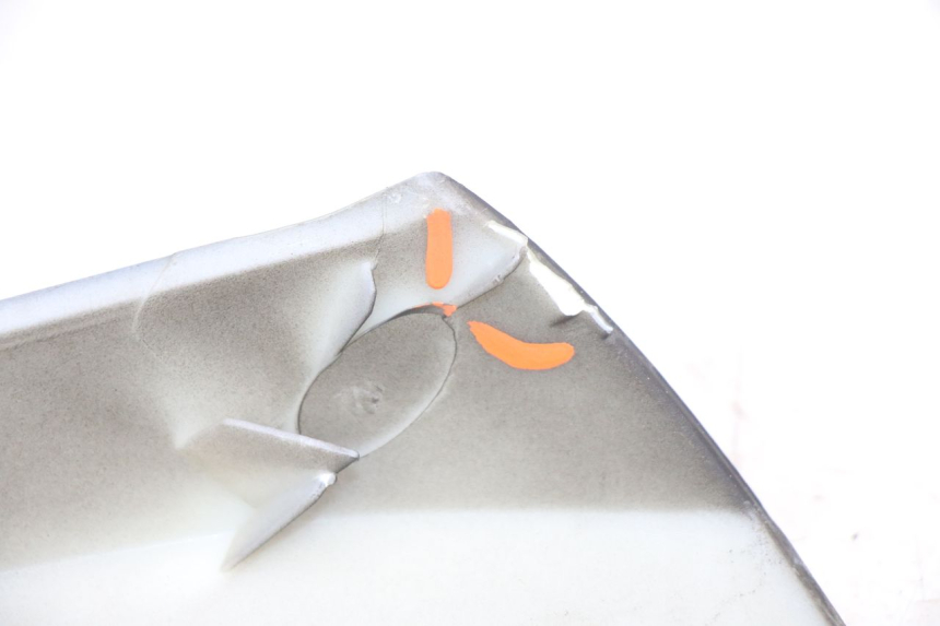 photo de Złącze górnej tylnej owiewki APRILIA SXR 50 (2021 - 2023) - Zbliżenie techniczne