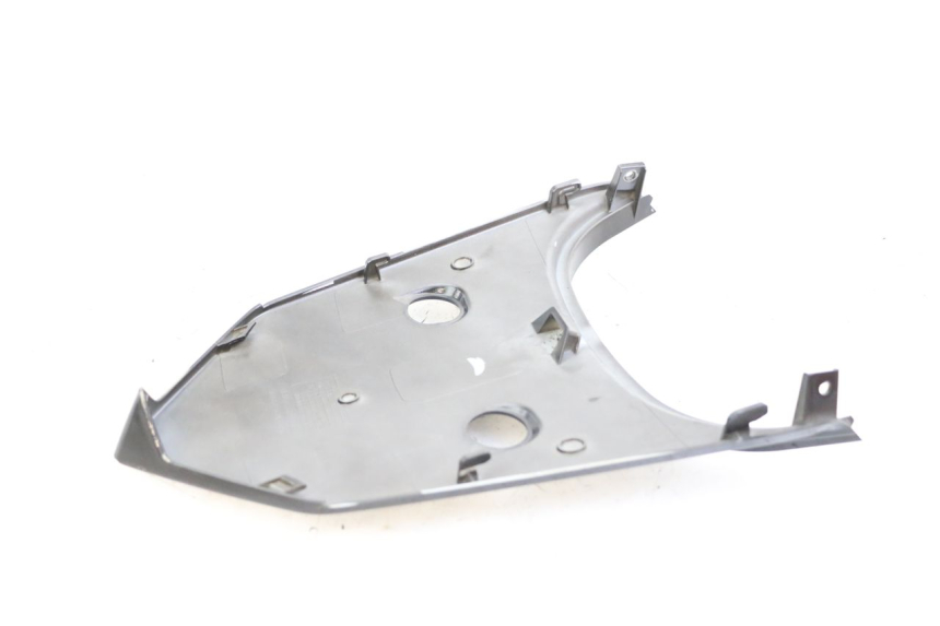 photo de Złącze górnej tylnej owiewki SYM ORBIT III 3 4T 50 (2018 - 2021) - Szczegół części