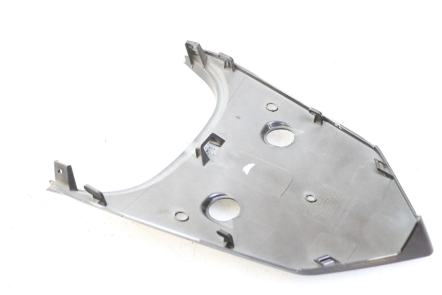 photo de Złącze górnej tylnej owiewki SYM ORBIT III 3 4T 50 (2018 - 2021) - Inny kąt widzenia