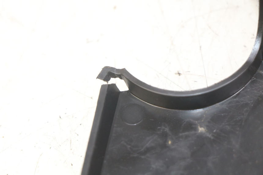 photo de Złącze górnej tylnej owiewki HONDA VISION NSC R 50 (2013 - 2015) - Szczegół części