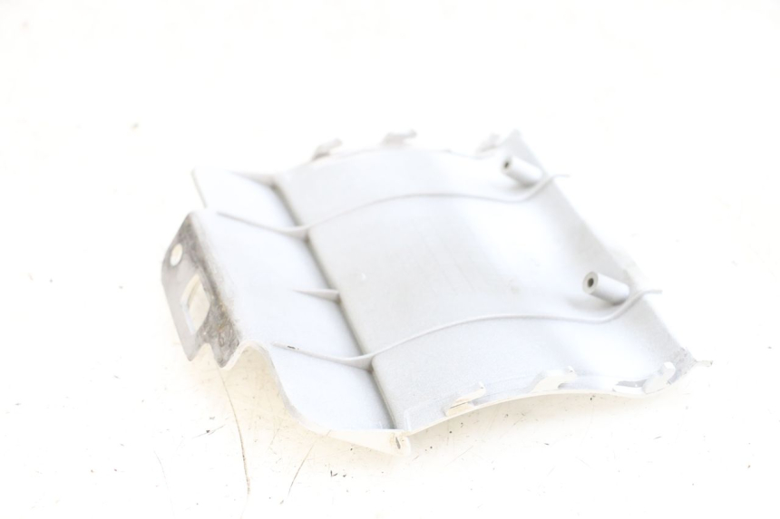 photo de Złącze górnej tylnej owiewki DAELIM VJ ROADWIN FI 125 (2008 - 2017) - Zoom stanu zużycia