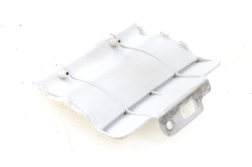 photo de Złącze górnej tylnej owiewki DAELIM VJ ROADWIN FI 125 (2008 - 2017) - Inny kąt widzenia