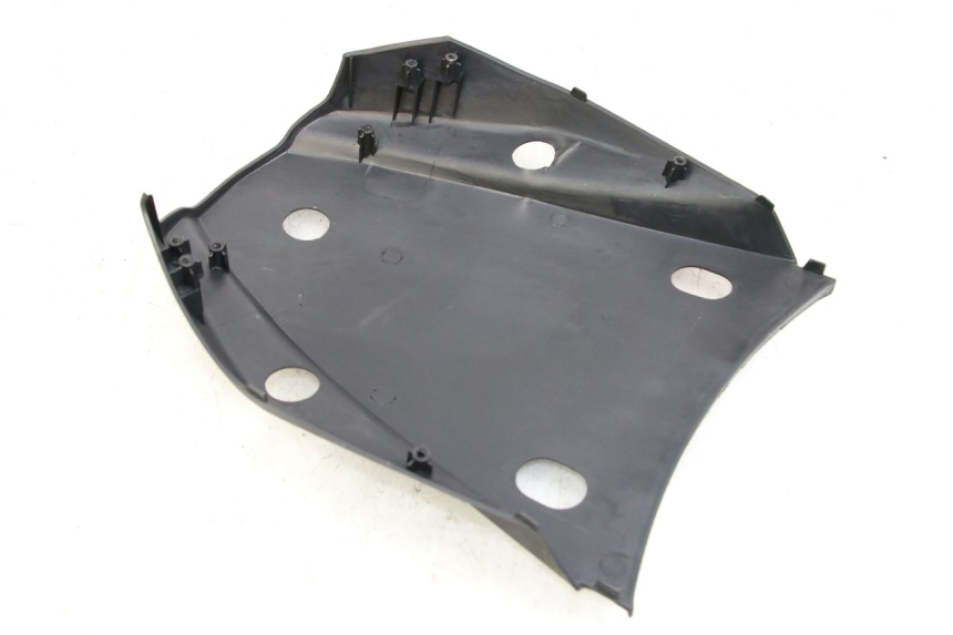 photo de Złącze górnej tylnej owiewki SYM X-PRO 4T 50 (2014 - 2021) - Inny kąt widzenia