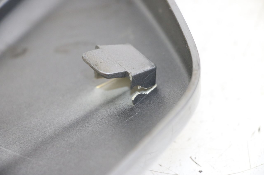 photo de Złącze górnej tylnej owiewki PIAGGIO X10 125 (2012 - 2017) - Szczegół części