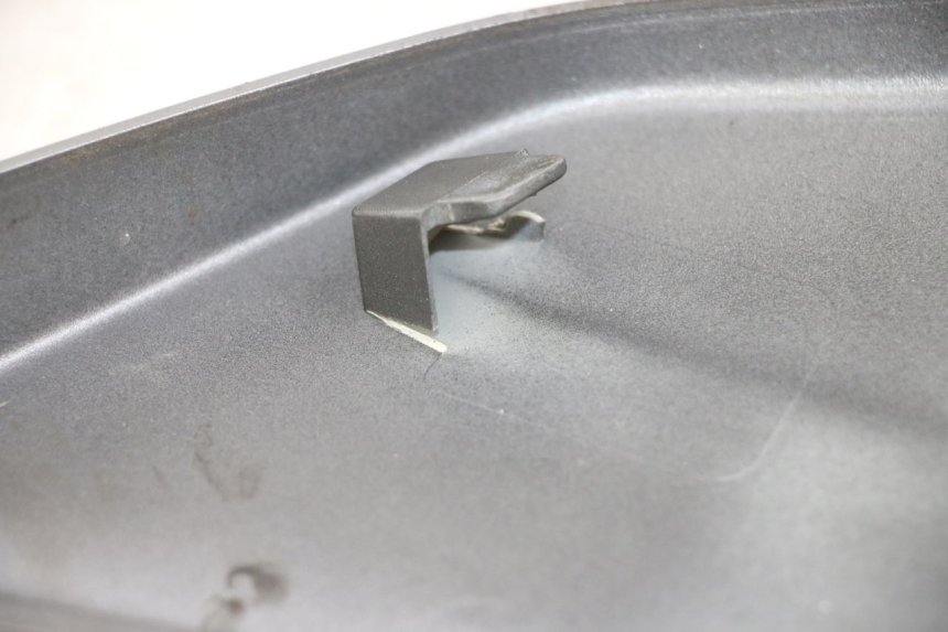 photo de Złącze górnej tylnej owiewki PIAGGIO X10 125 (2012 - 2017) - Zoom stanu zużycia