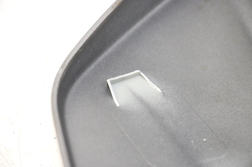 photo de Złącze górnej tylnej owiewki PIAGGIO X10 125 (2012 - 2017) - Zbliżenie techniczne