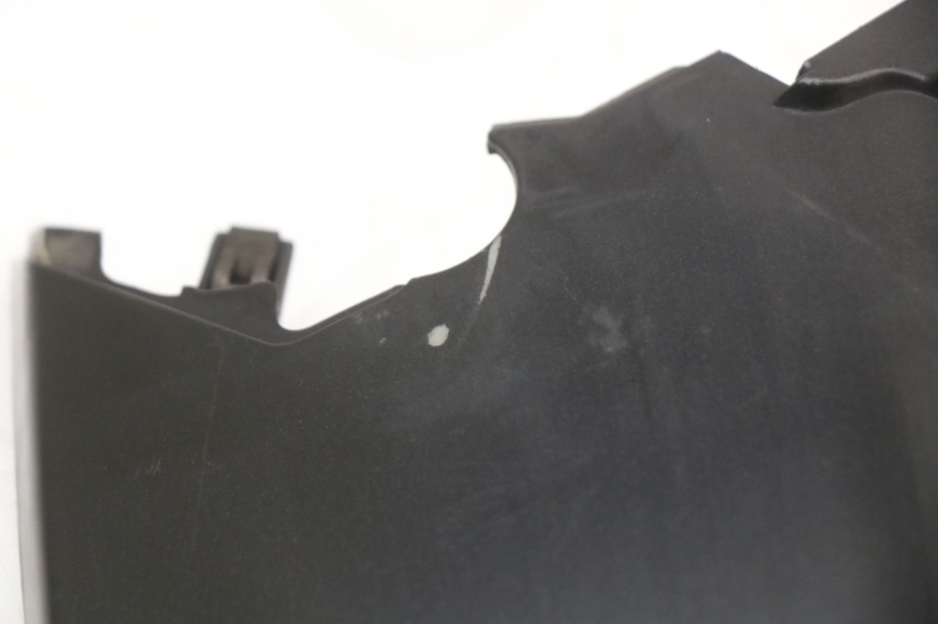 photo de Złącze górnej tylnej owiewki PIAGGIO X10 125 (2012 - 2017) - Zbliżenie techniczne