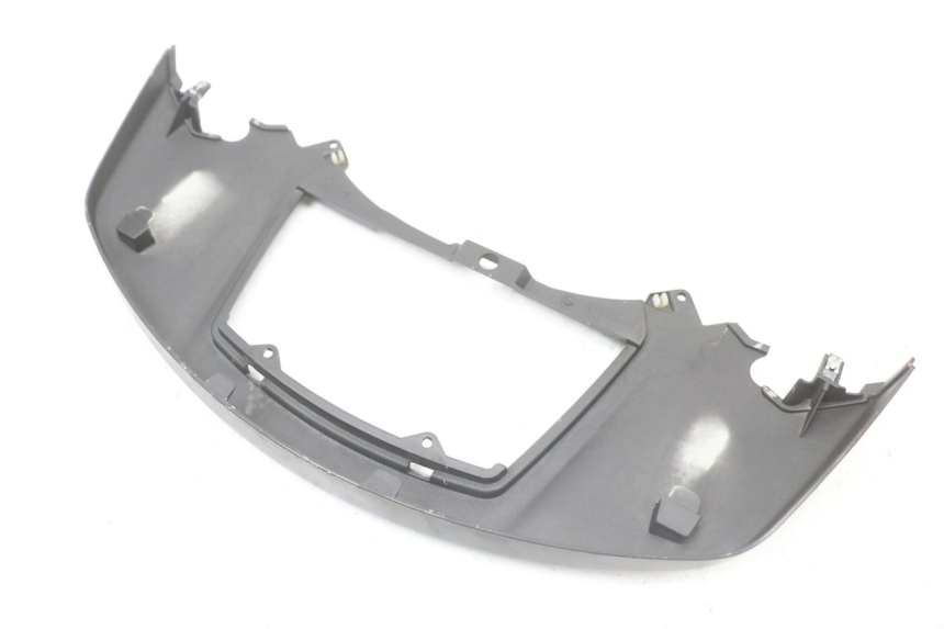 photo de Złącze górnej tylnej owiewki PIAGGIO X10 125 (2012 - 2017) - Oznaczenia i referencje