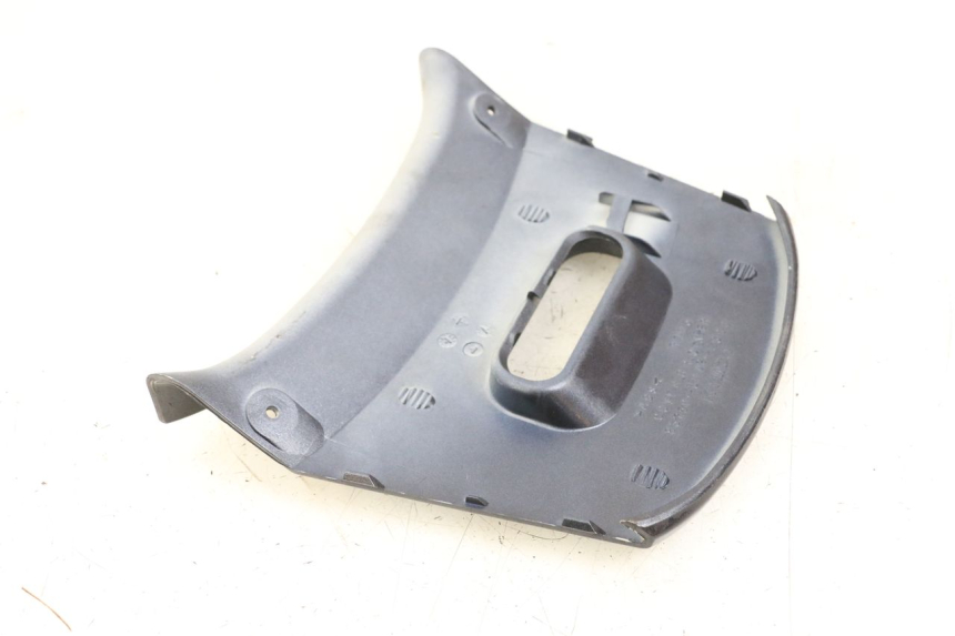 photo de Złącze górnej tylnej owiewki KYMCO XCITING 250 (2006 - 2009) - Zoom stanu zużycia