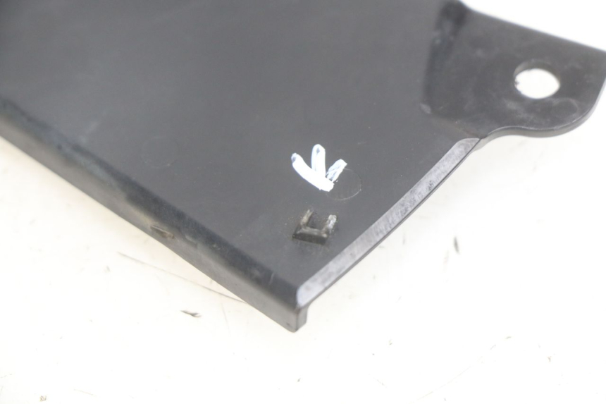 photo de Złącze górnej tylnej owiewki KAWASAKI Z 750 (2007 - 2013) - Inny kąt widzenia