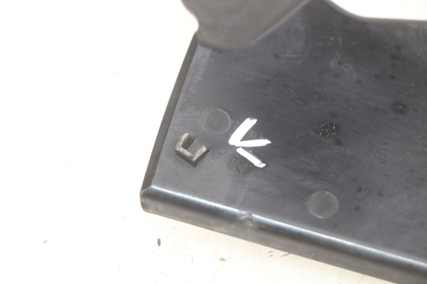 photo de Złącze górnej tylnej owiewki KAWASAKI Z 750 (2007 - 2013) - Zbliżenie techniczne