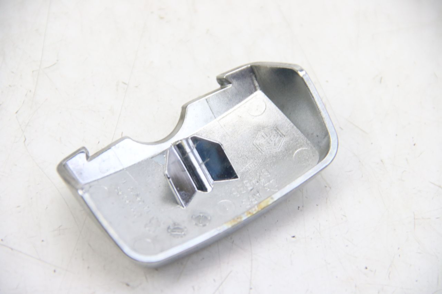 photo de ŁĄCZNIK OWIEWKI TYLNEJ PIAGGIO VESPA GTS SUPER IE 125 (2009 - 2016) - Zoom stanu zużycia