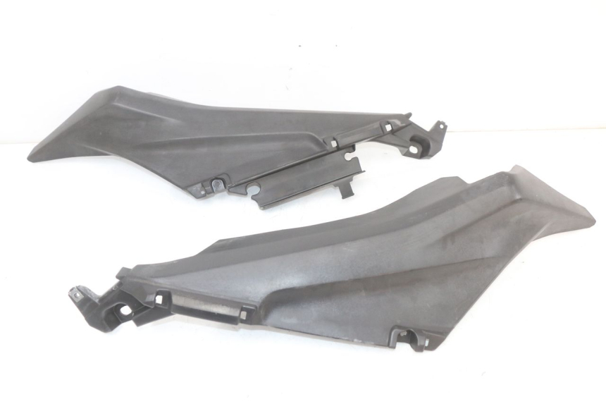 photo de Złącze tylnej owiewki YAMAHA XMAX X-MAX ABS 125 (2017 - 2020) - Widok główny