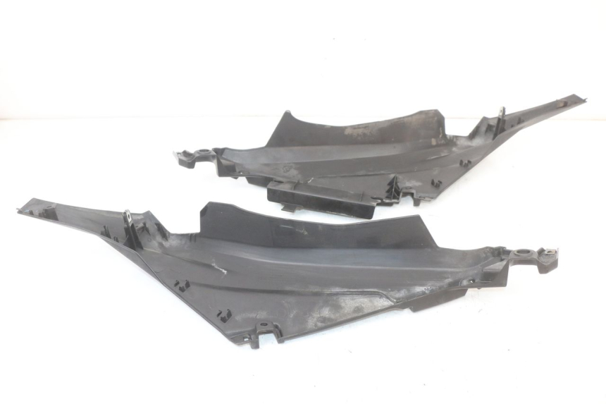 photo de Złącze tylnej owiewki YAMAHA XMAX X-MAX ABS 125 (2017 - 2020) - Szczegół części