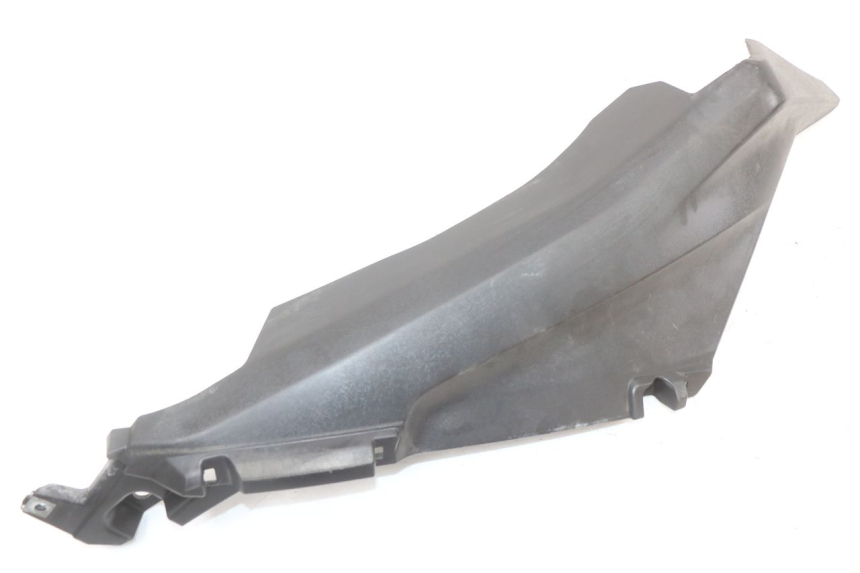 photo de Złącze tylnej owiewki YAMAHA XMAX X-MAX ABS 125 (2017 - 2020) - Zbliżenie techniczne