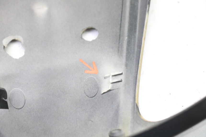 photo de Złącze tylnej owiewki YAMAHA XMAX X-MAX 125 (2006 - 2009) - Stan powierzchni