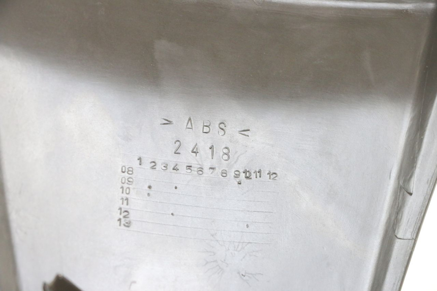 photo de Złącze tylnej owiewki YAMAHA XMAX X-MAX 125 (2006 - 2009) - Szczegół części