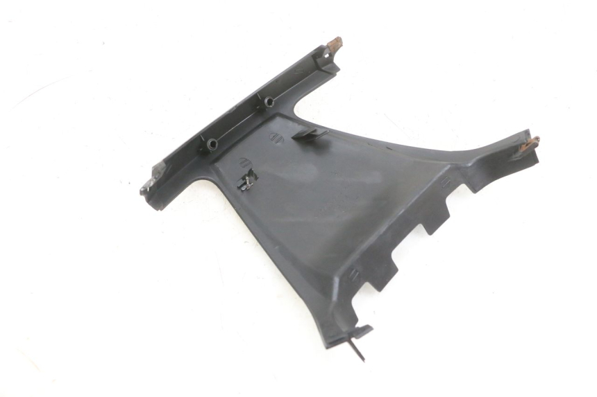 photo de Złącze tylnej owiewki YAMAHA XMAX X-MAX 125 (2006 - 2009) - Inny kąt widzenia