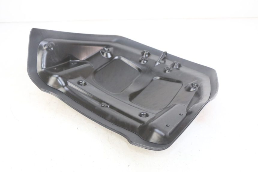 photo de Złącze tylnej owiewki PIAGGIO X8 125 (2004 - 2007) - Zoom stanu zużycia