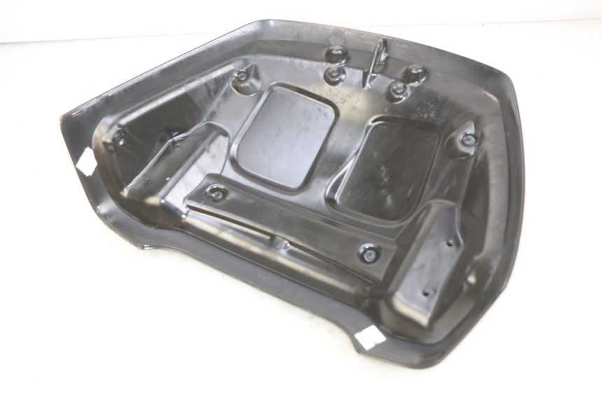 photo de Złącze tylnej owiewki PIAGGIO XEVO - X EVO 125 (2007 - 2017) - Szczegół części