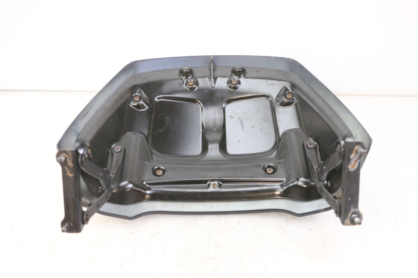 photo de Złącze tylnej owiewki PIAGGIO XEVO - X EVO 125 (2007 - 2017) - Zbliżenie techniczne